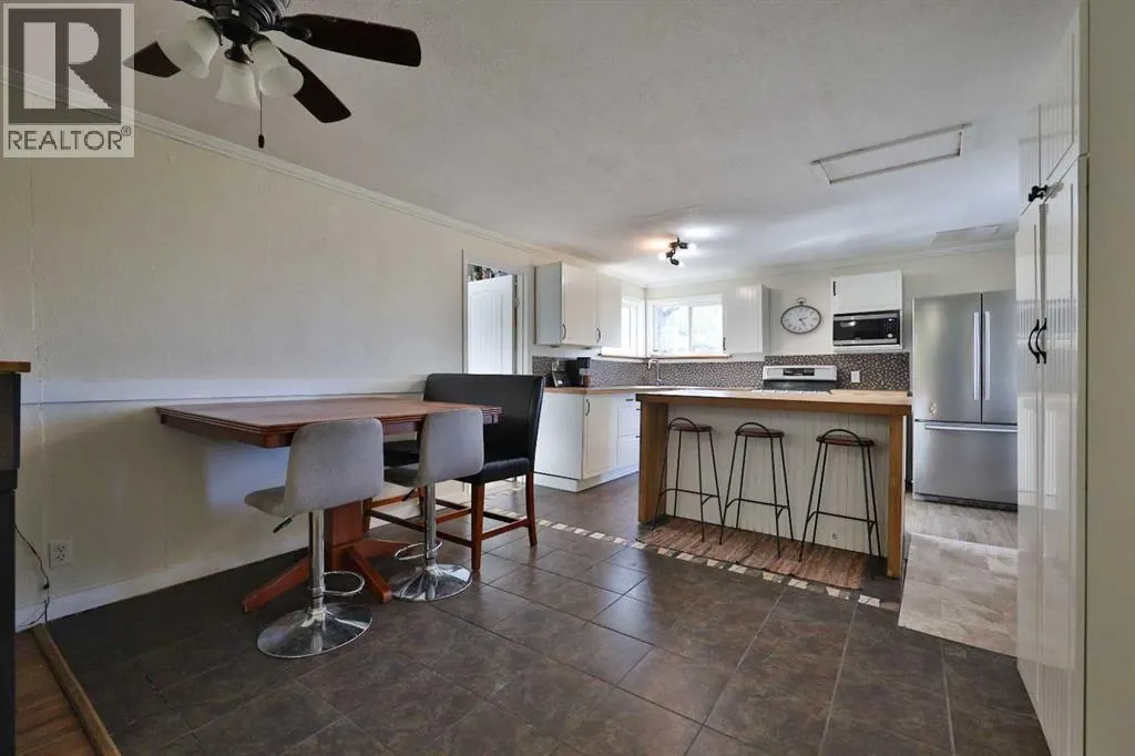 54 8 Avenue W