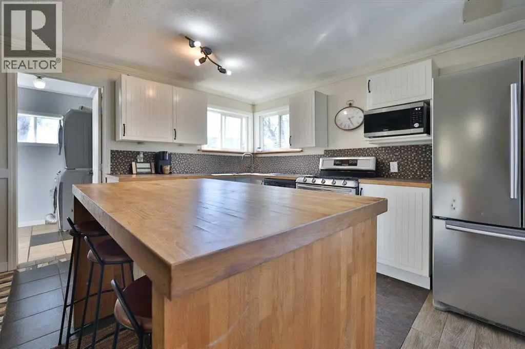 54 8 Avenue W