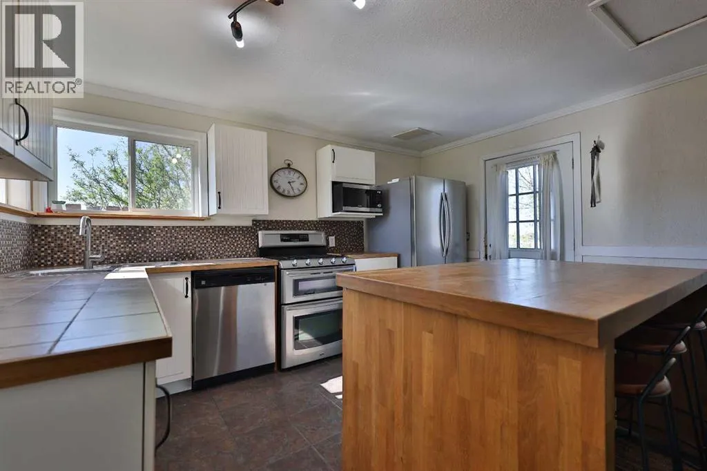54 8 Avenue W