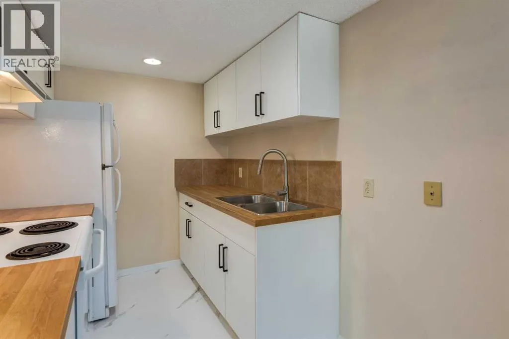 221, 200 Brookpark Drive SW