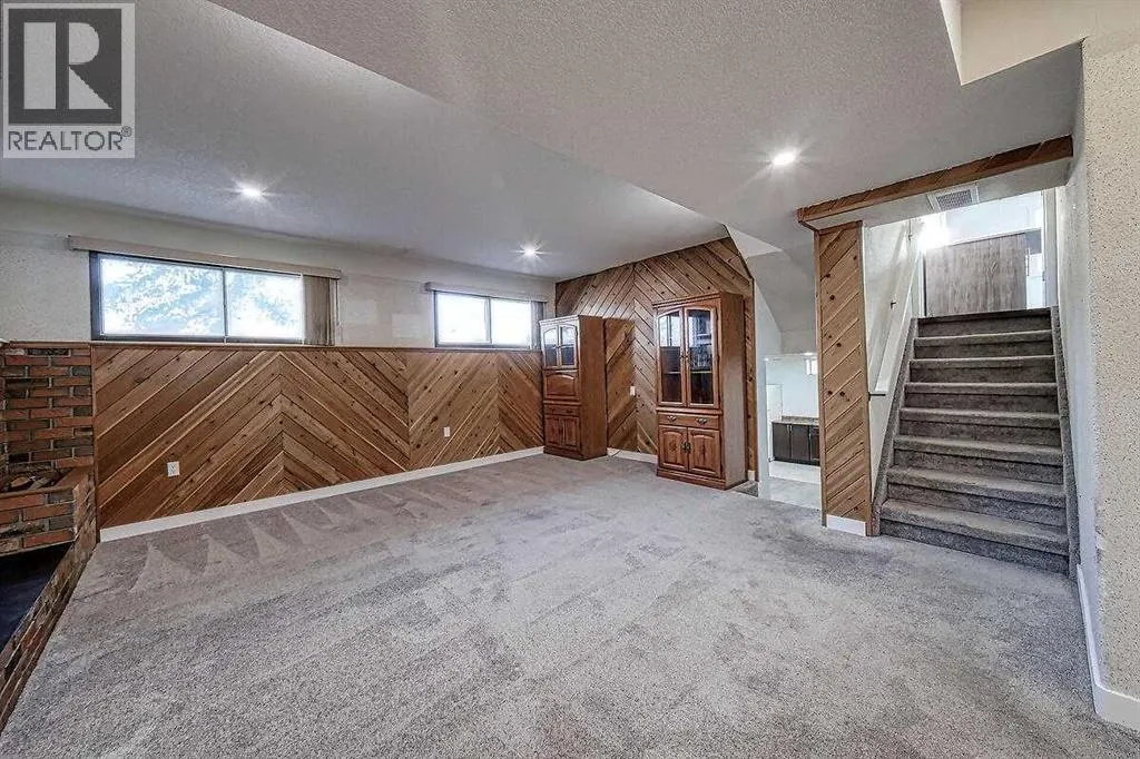 244 Pinetree Road NE