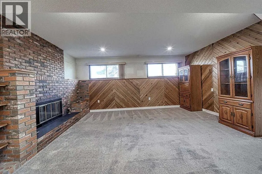 244 Pinetree Road NE