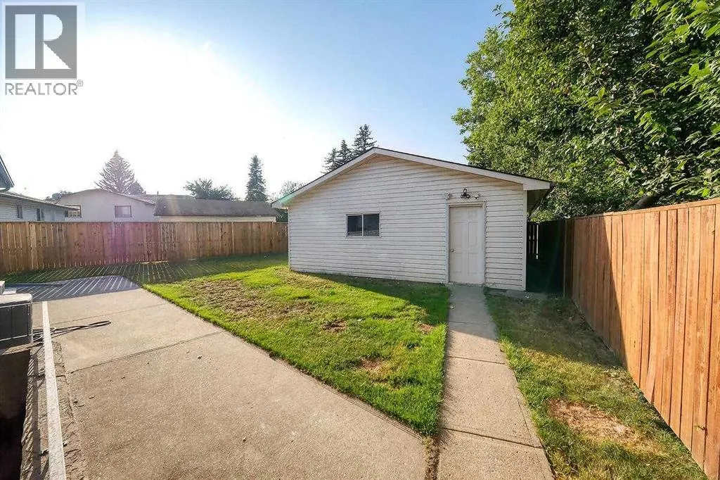 244 Pinetree Road NE