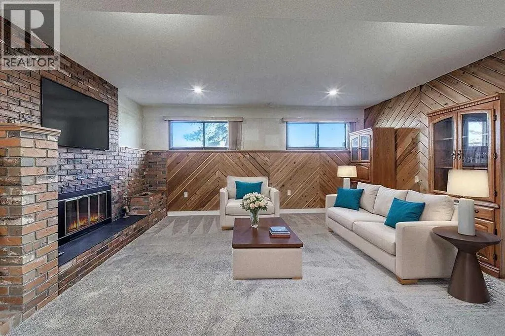 244 Pinetree Road NE