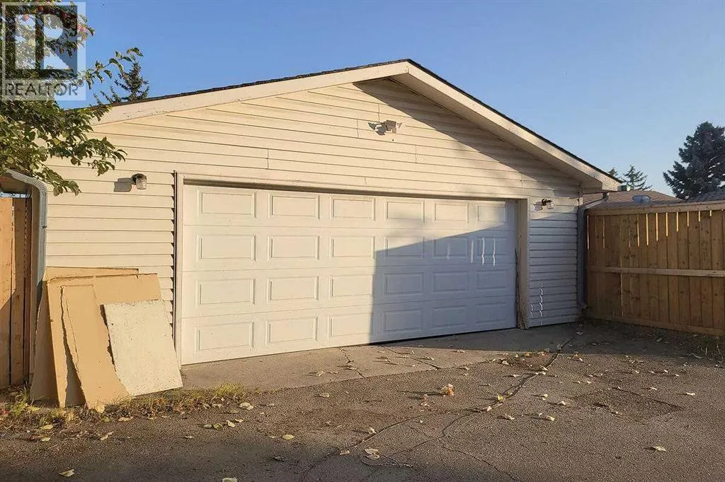 244 Pinetree Road NE