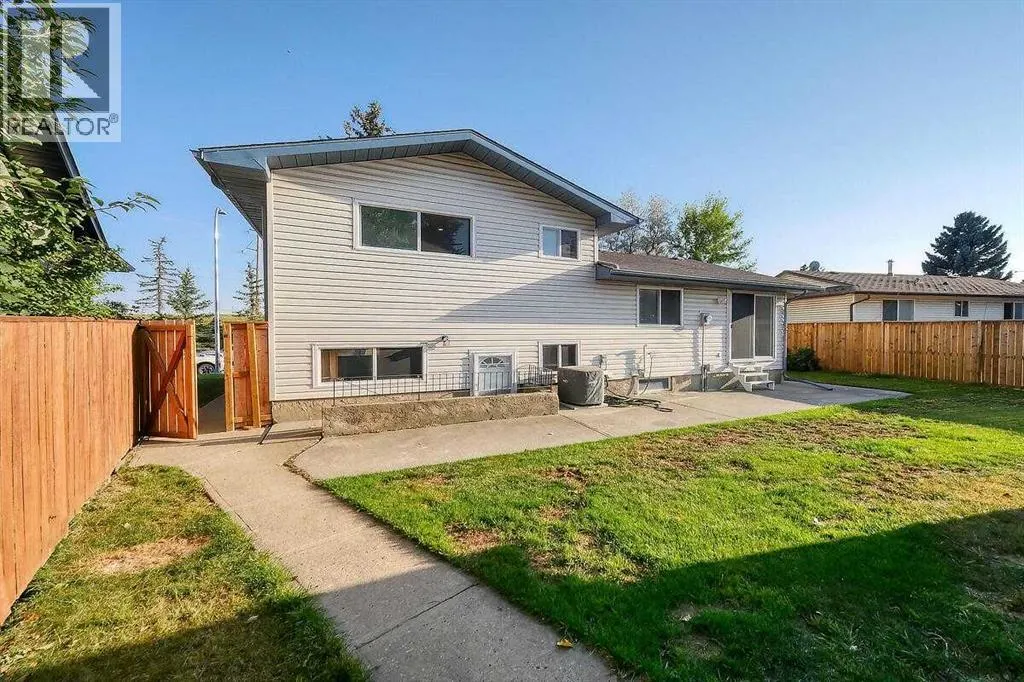 244 Pinetree Road NE