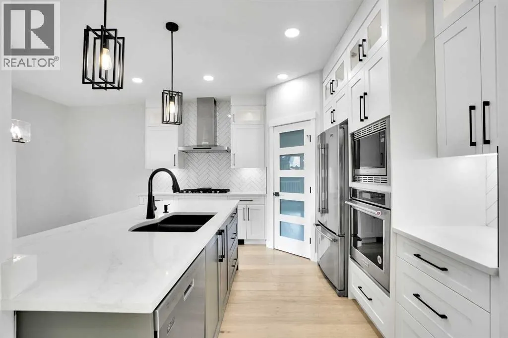 72 Panamount Manor NW