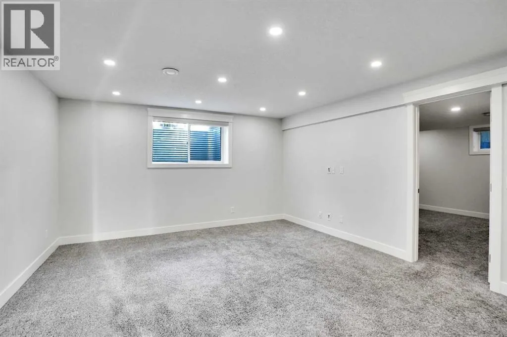 72 Panamount Manor NW