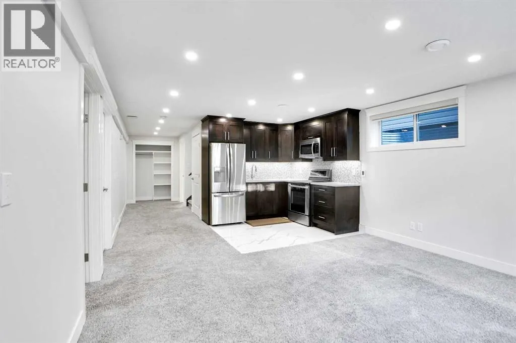72 Panamount Manor NW