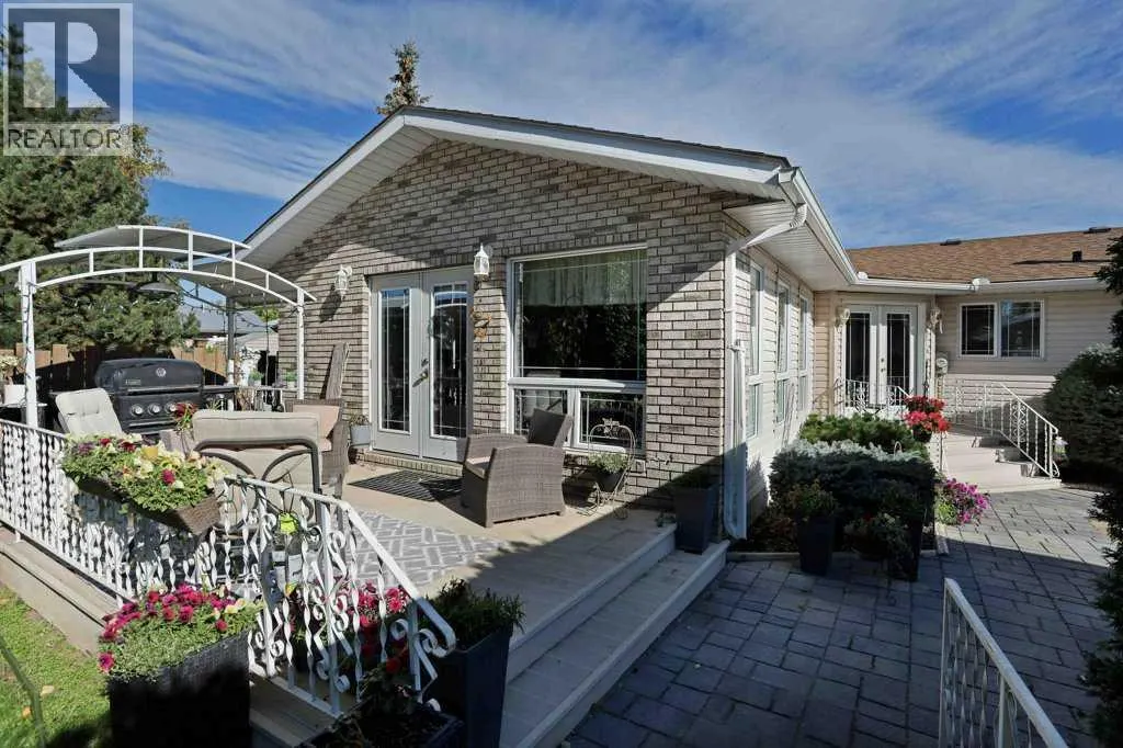 11 Lakeview Crescent E