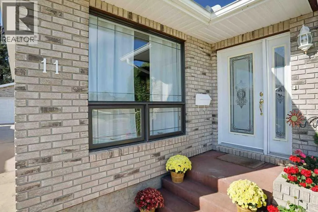 11 Lakeview Crescent E