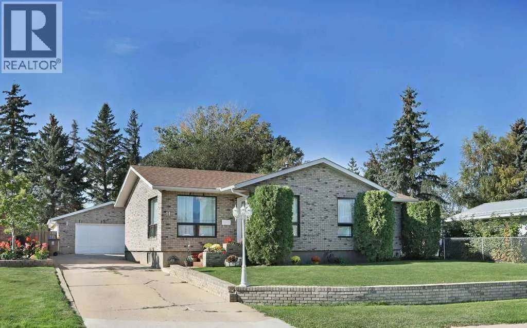 11 Lakeview Crescent E