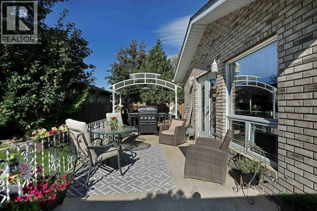 11 Lakeview Crescent E