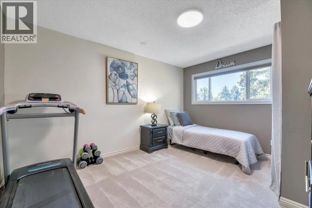 15 Brazeau Crescent SW