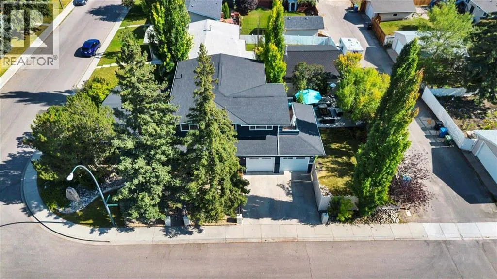 15 Brazeau Crescent SW