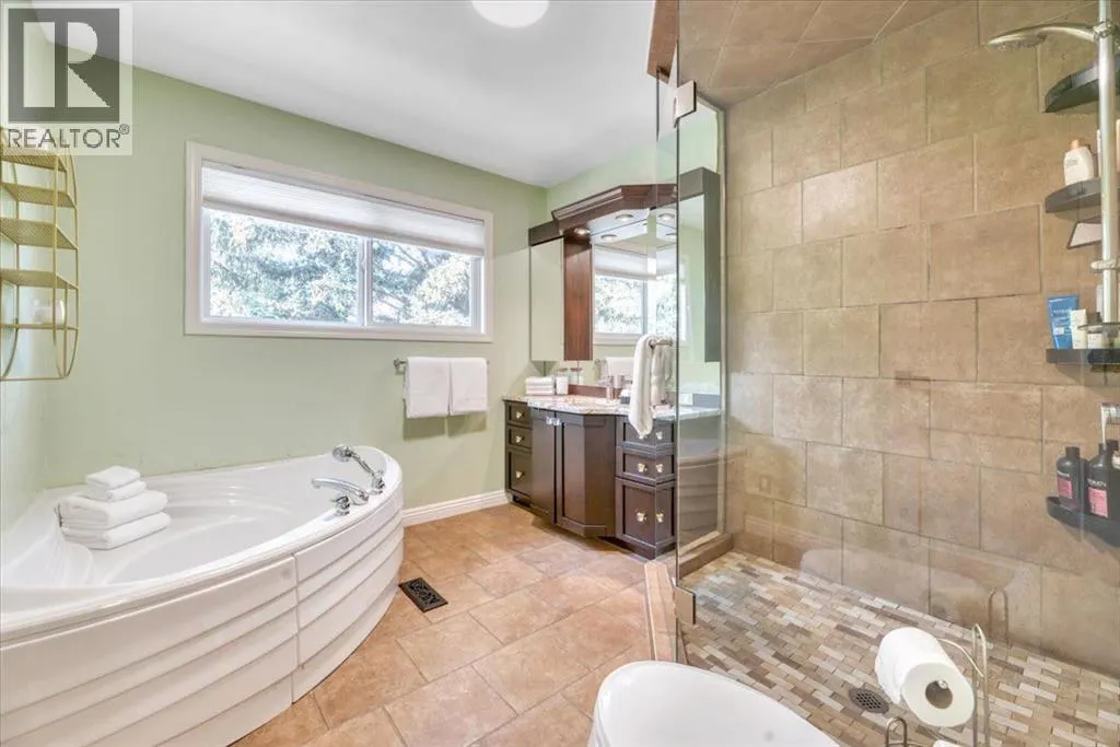 15 Brazeau Crescent SW