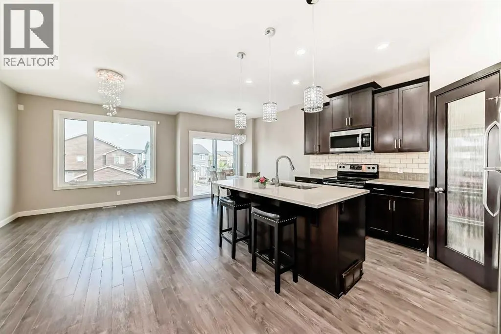 15 Evanscrest Way