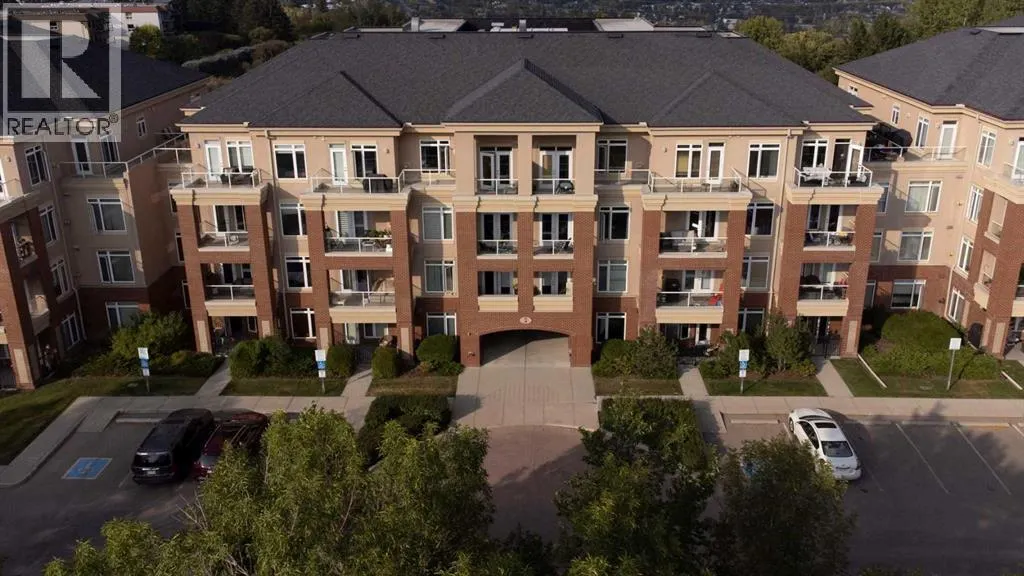 104, 8 Hemlock Crescent