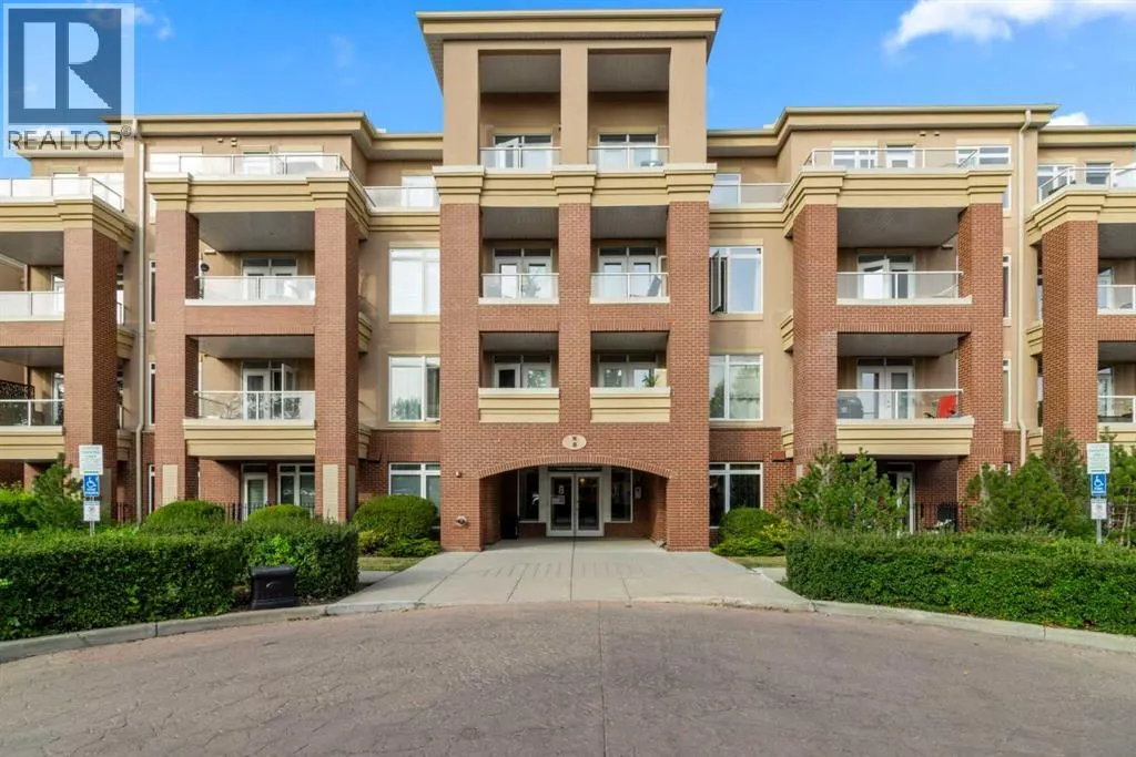 104, 8 Hemlock Crescent