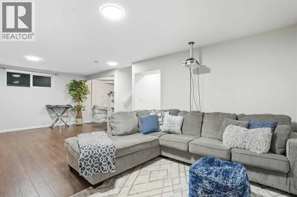 270 Everoak Drive SW