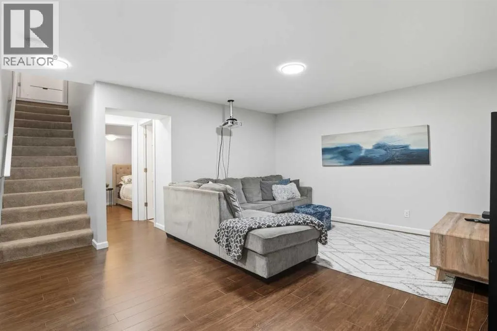 270 Everoak Drive SW