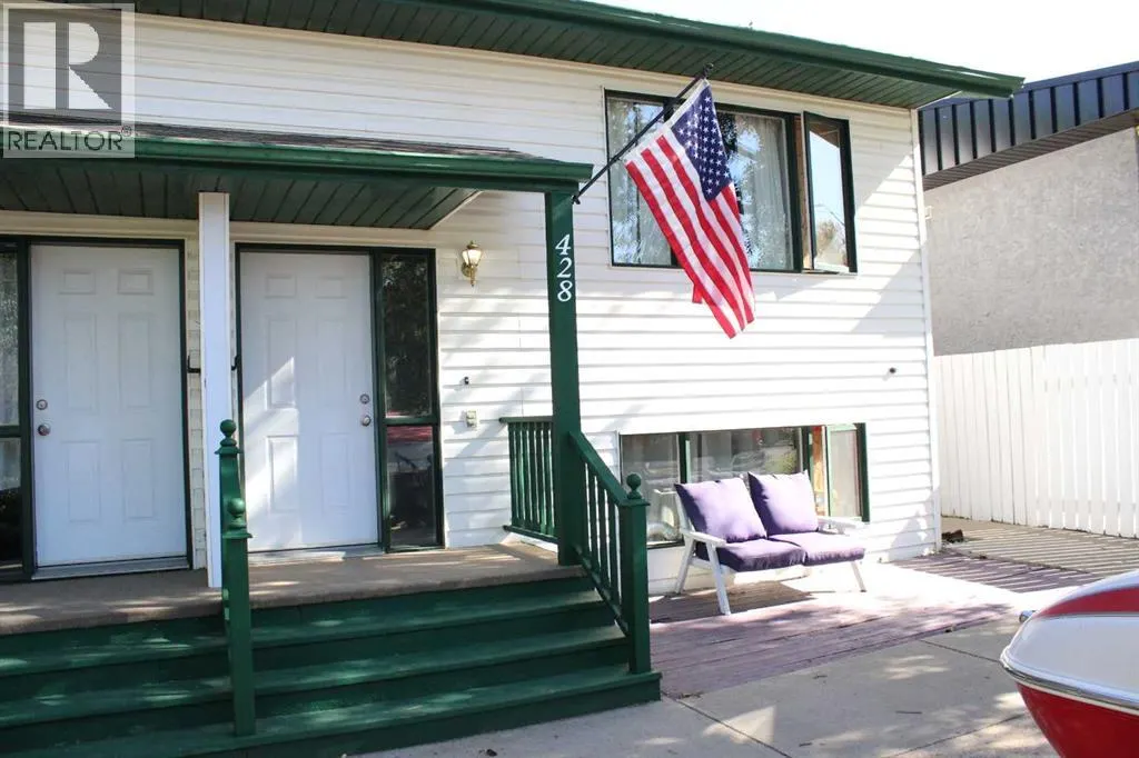 428 & 430 3 Street W