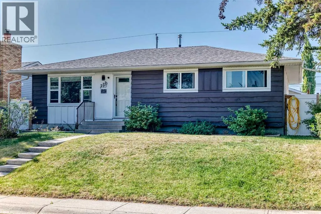 727 macleay Road NE