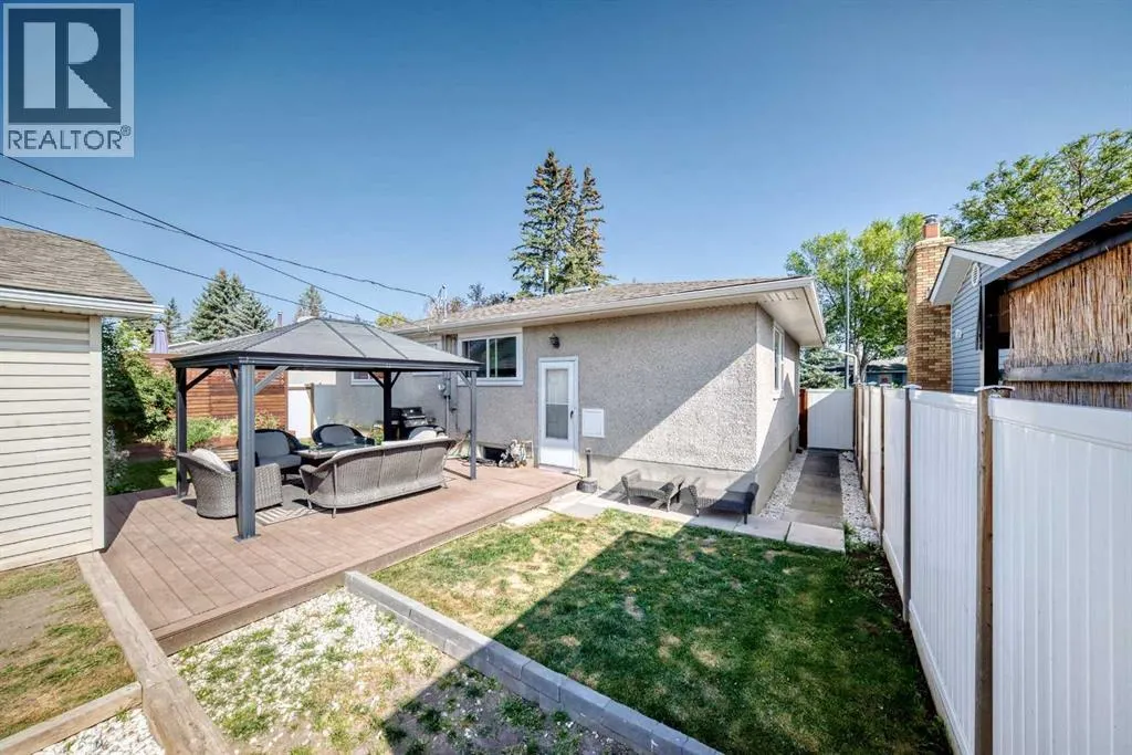 727 macleay Road NE