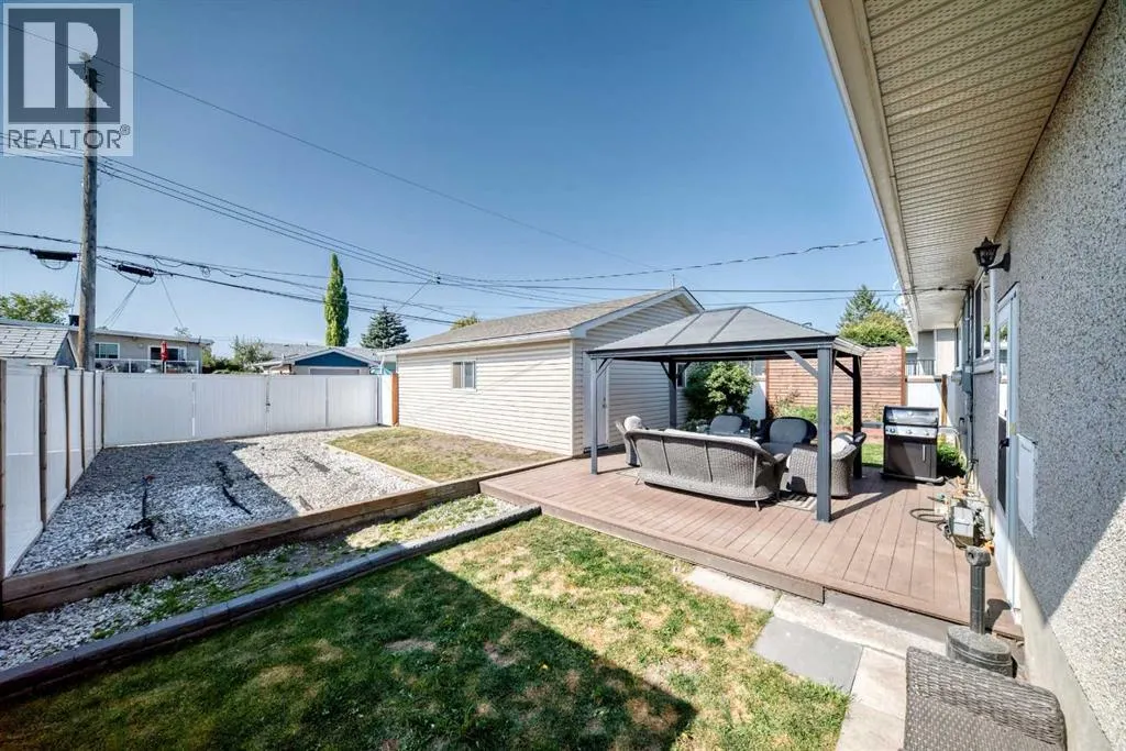 727 macleay Road NE
