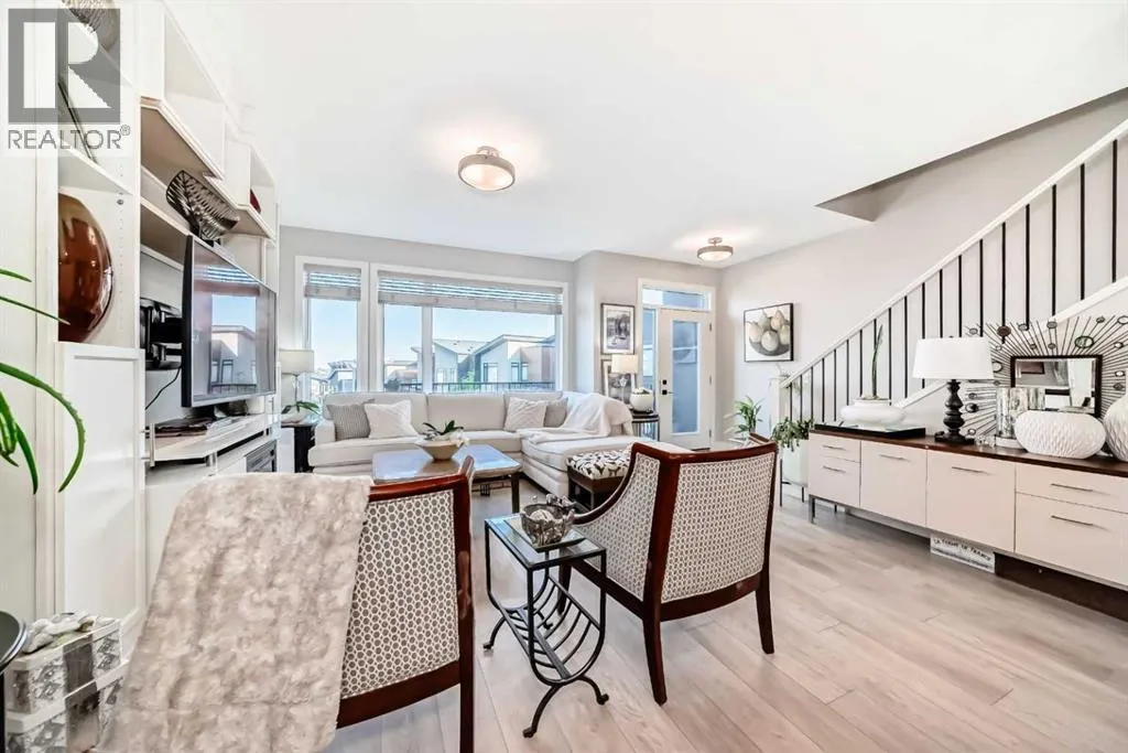 17 Royal Elm Green NW