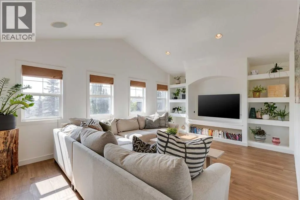 107 Aspen Stone Crescent SW