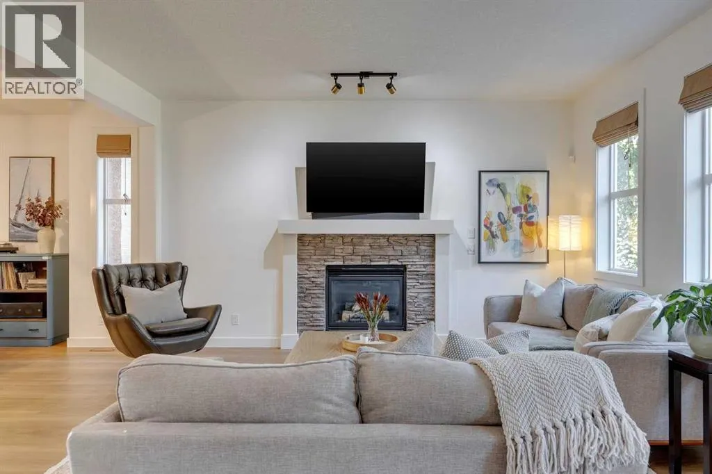 107 Aspen Stone Crescent SW