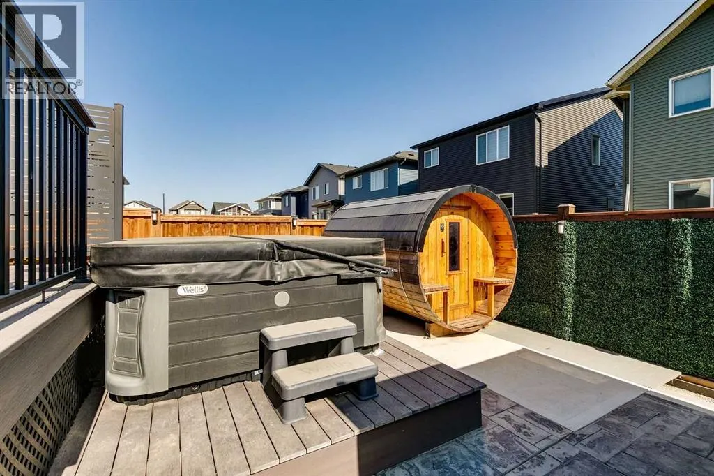 1112 Chinook Gate Bay SW