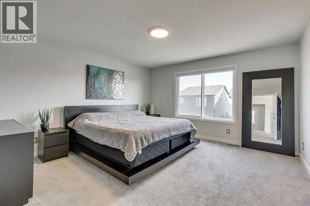 1112 Chinook Gate Bay SW