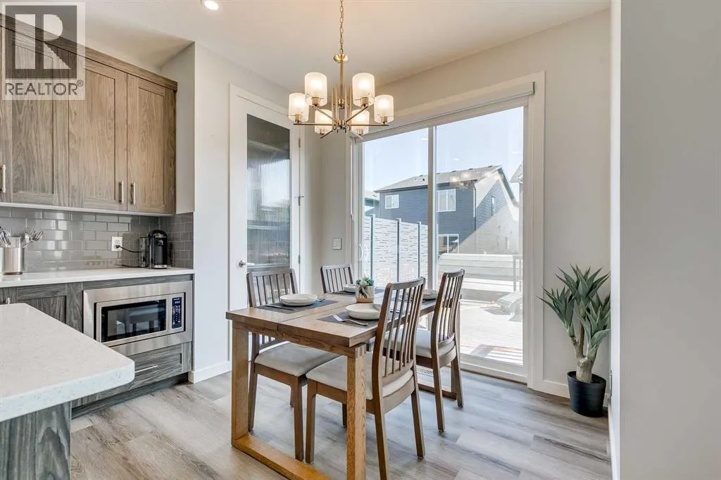 1112 Chinook Gate Bay SW