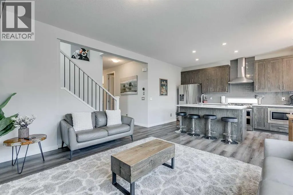 1112 Chinook Gate Bay SW