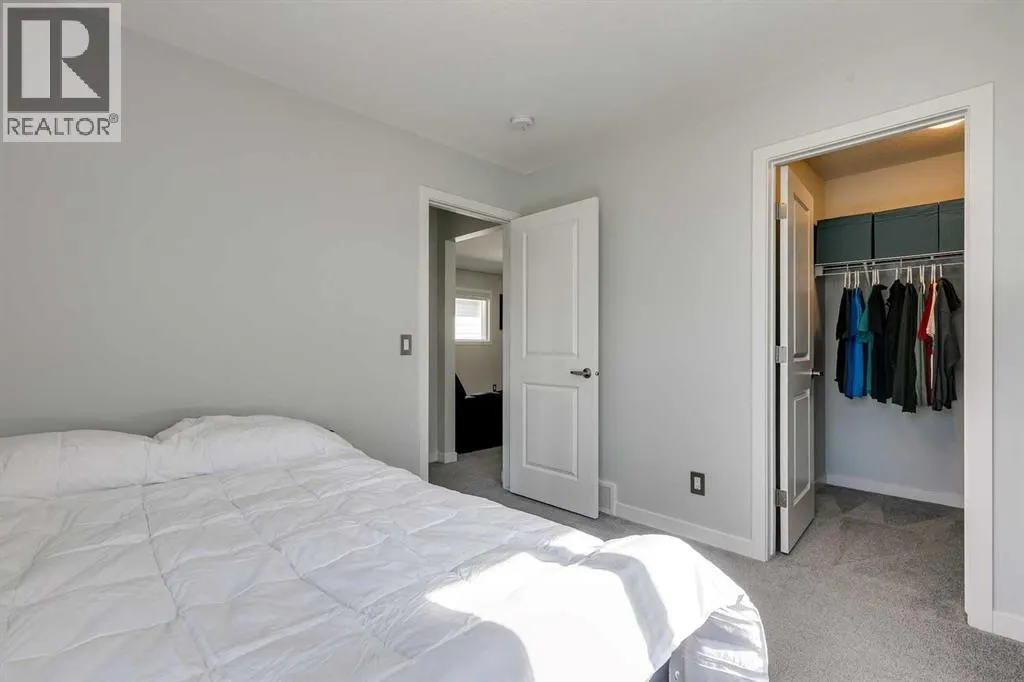 1112 Chinook Gate Bay SW