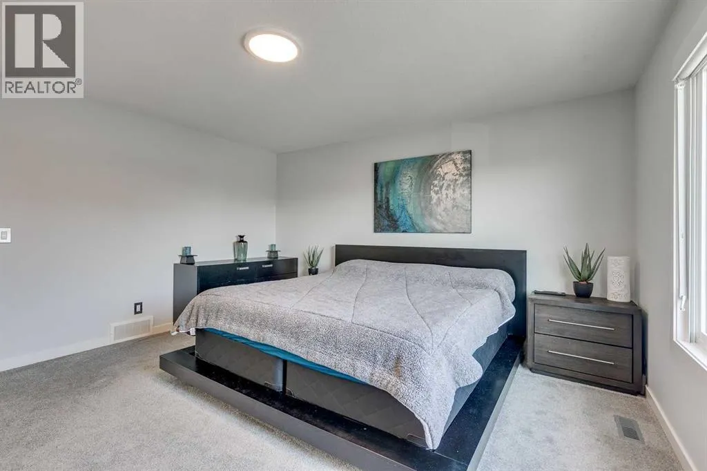 1112 Chinook Gate Bay SW