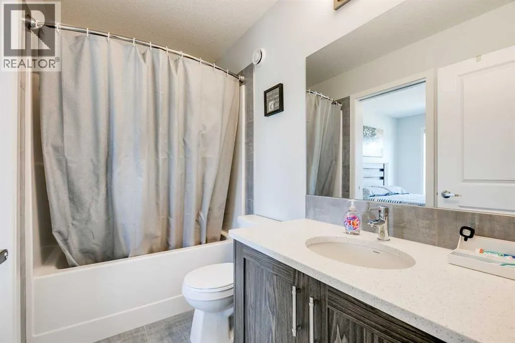 1112 Chinook Gate Bay SW