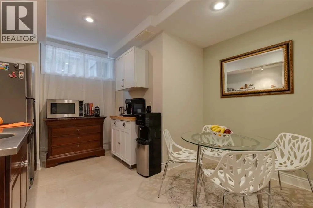 142 Discovery Ridge Boulevard SW
