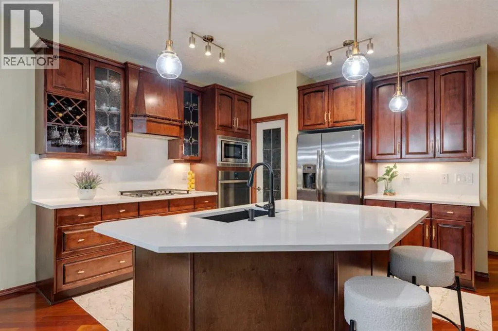 142 Discovery Ridge Boulevard SW
