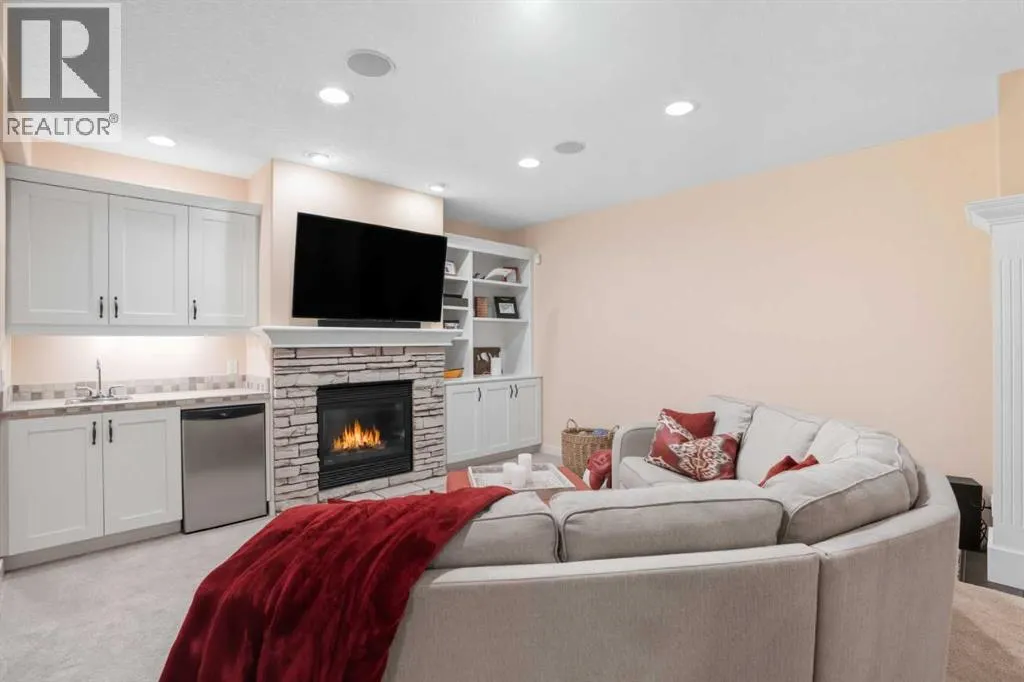 134 Discovery Ridge Boulevard SW