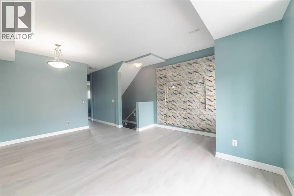 1218, 121 Copperpond Common SE