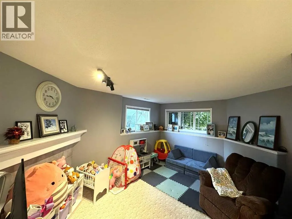 806 Cherry Crescent