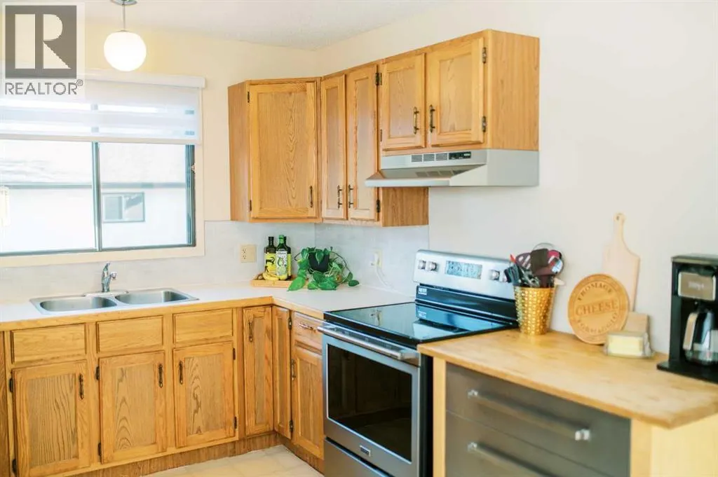 121 3rd Avenue S