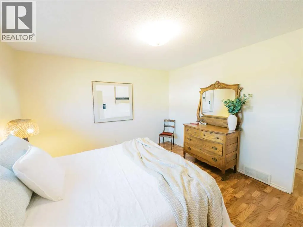 121 3rd Avenue S
