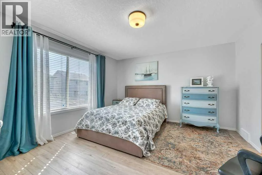 128 Chapalina Crescent SE