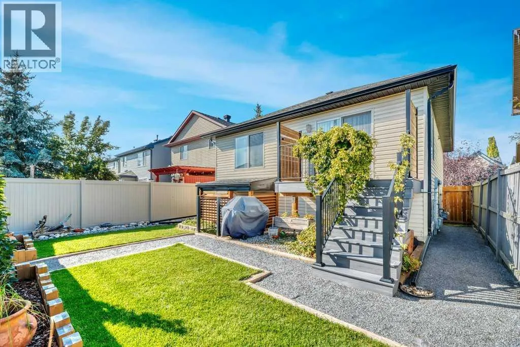 128 Chapalina Crescent SE