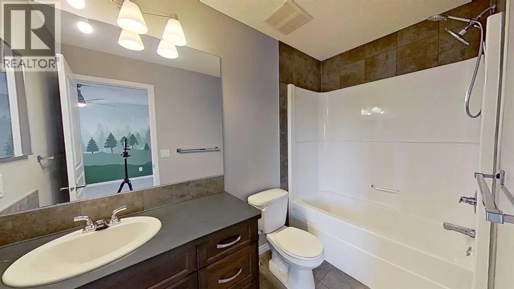 63 Elgin Meadows Park SE