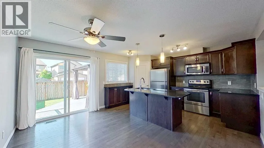 63 Elgin Meadows Park SE